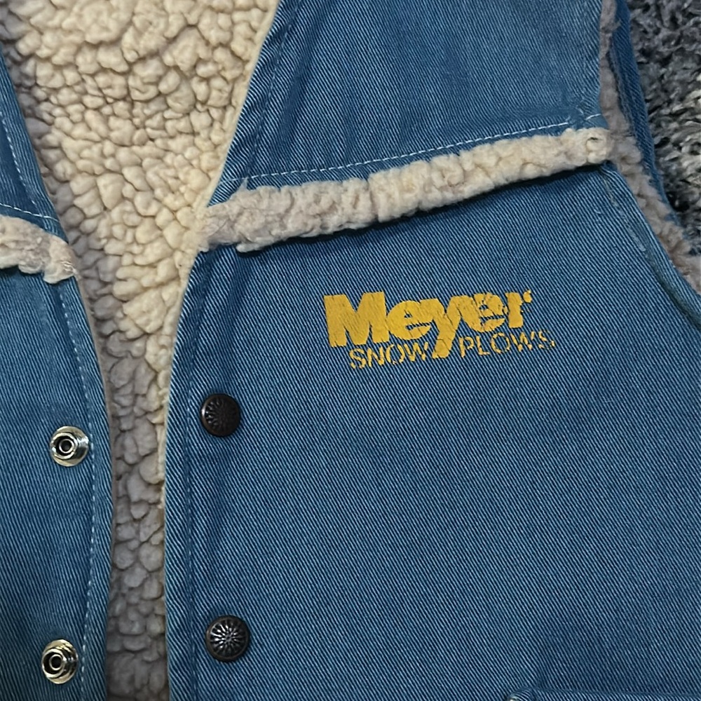 Vintage 1980’s “Love Snow” Blue Denim Vest with Sherpa Lining. Size L. - Picture 2 of 4